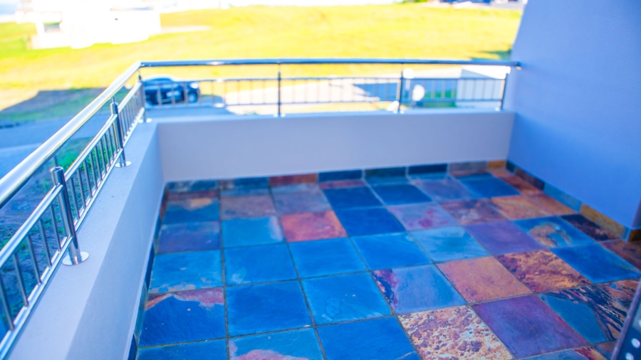 4 Bedroom Property for Sale in Kidds Beach Eastern Cape